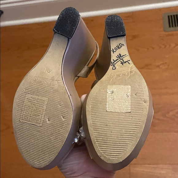 Jonathan Kayne Autographed Nude Pageant Heels Size 6 - Picture 5 of 5